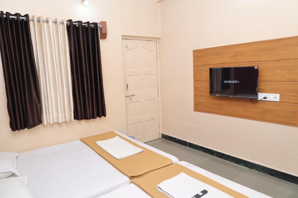 TV a/nebo společenská místnost v ubytování Hotel laxminarayan