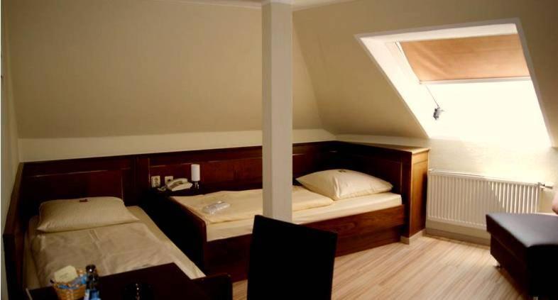 Hotel am Wilhelmsplatz - Resim 18