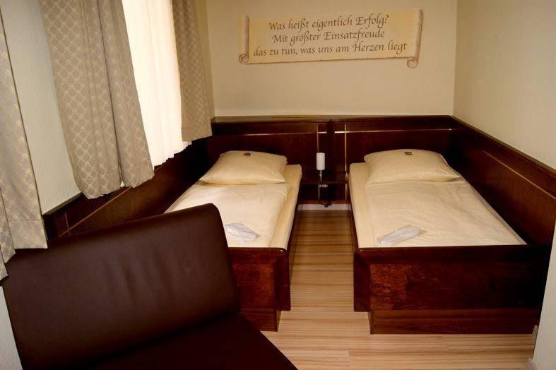 Hotel am Wilhelmsplatz - Resim 19