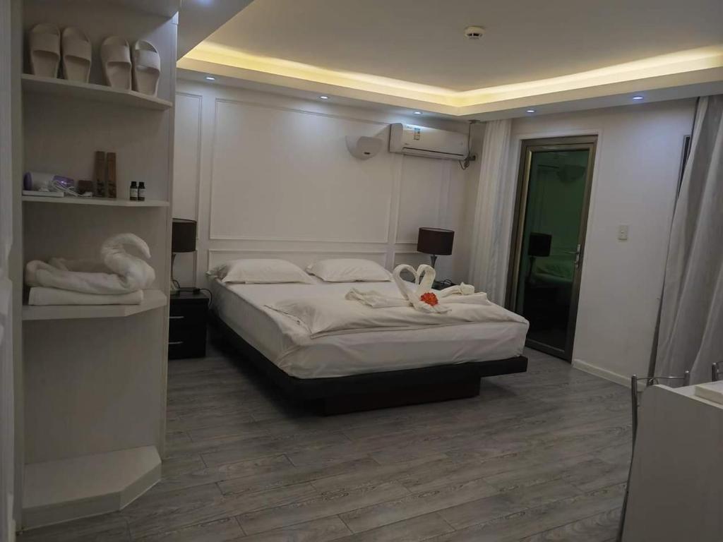 Postel nebo postele na pokoji v ubytování LATA HOTEL
