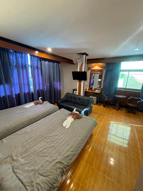Postel nebo postele na pokoji v ubytování Centre Point Patong