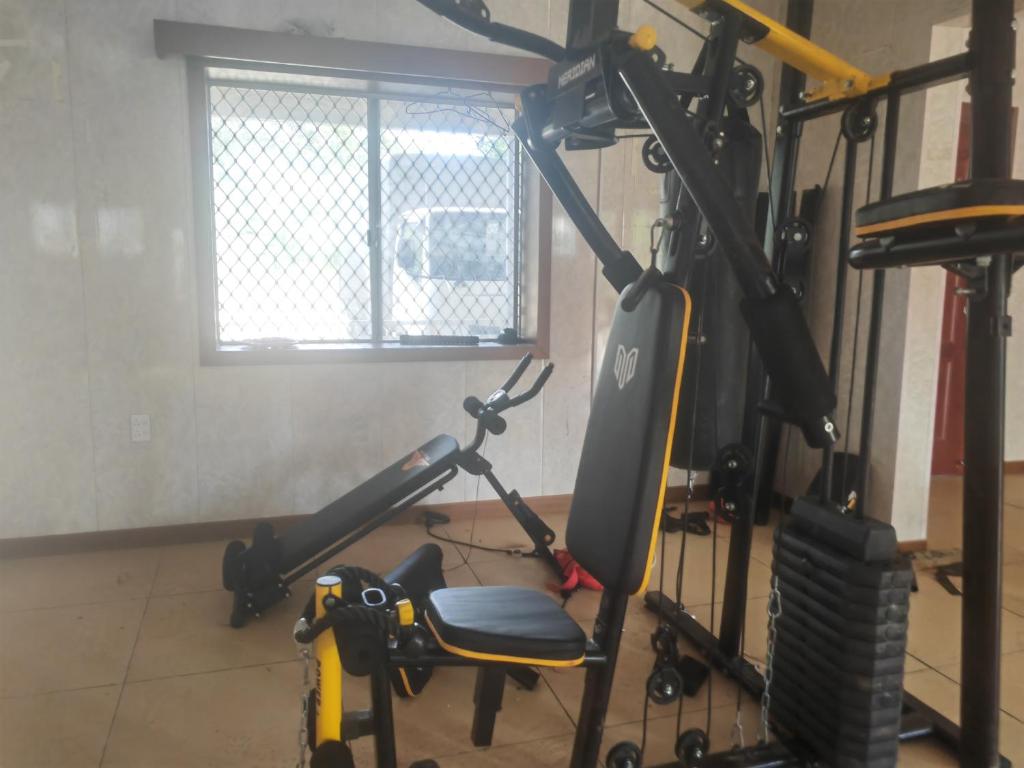 Fitness centrum a/nebo fitness zařízení v ubytování LATA HOTEL