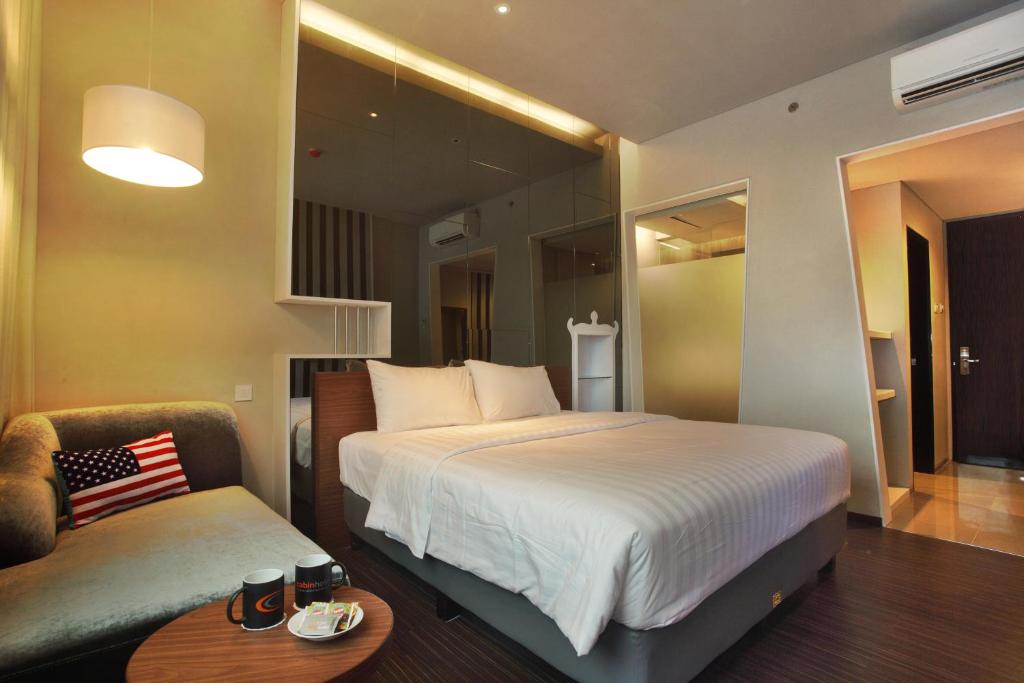 Postel nebo postele na pokoji v ubytování Cabin Hotel