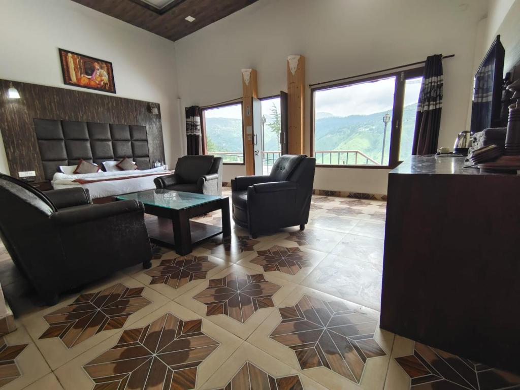 Nespecifikovaný výhled na hory nebo výhled na hory při pohledu z hotelu