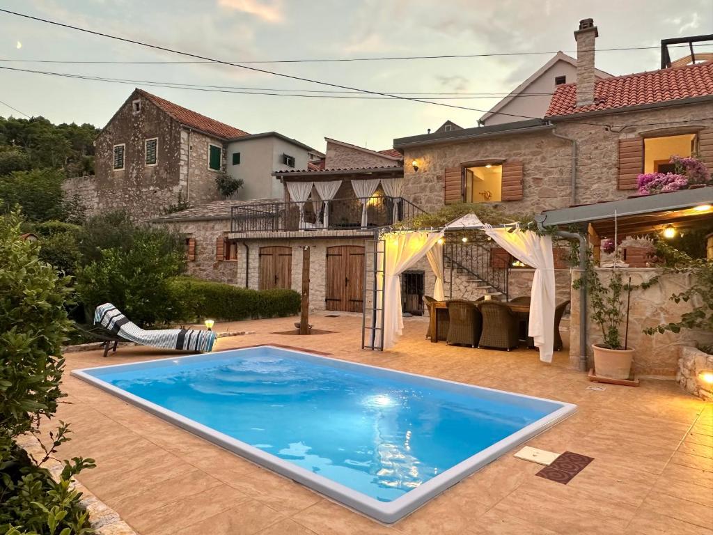 Bazén v ubytování Il Melograno Vrbanj Hvar nebo v jeho okolí