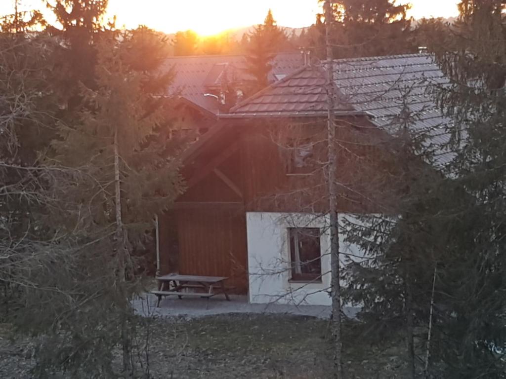 a house with a picnic table in front of it at Chalet Beaujon Chapelle-des-Bois in Chapelle-des-Bois