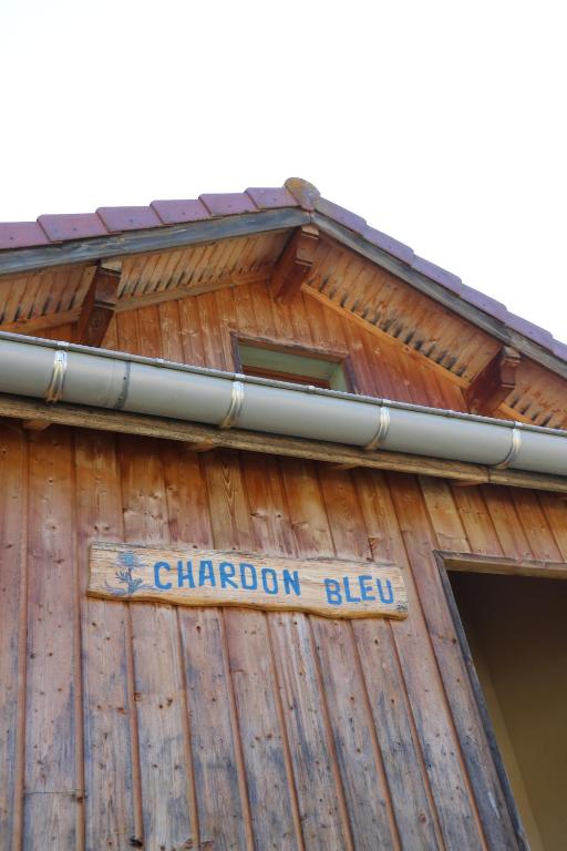 a sign on the side of a wooden building at Chalet Beaujon Chapelle-des-Bois in Chapelle-des-Bois