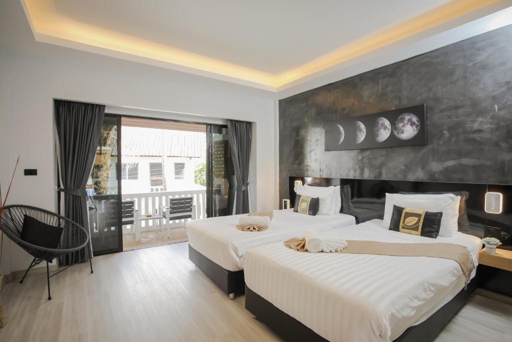 Postel nebo postele na pokoji v ubytování ETK Patong Resort