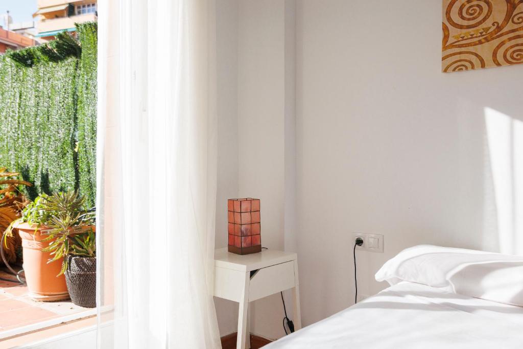 Postel nebo postele na pokoji v ubytování ApartEasy - Private Terrace, 3-Bedroom Apartment