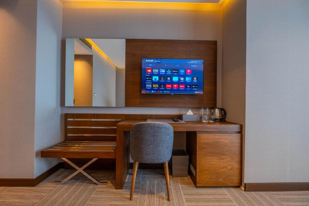 TV a/nebo společenská místnost v ubytování B'İSTANBUL HOTEL