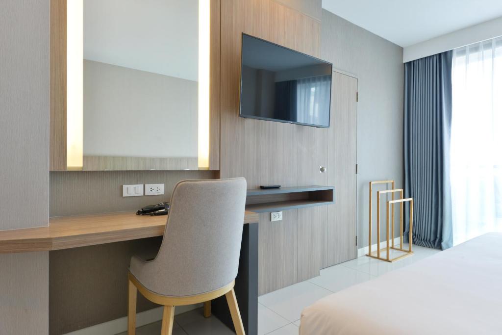 TV a/nebo společenská místnost v ubytování Grace Patong Hotel