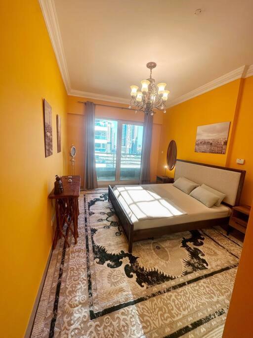 Posezení v ubytování Luxe 1 Bedroom Apartment Near DMCC Metro & JBR Beach