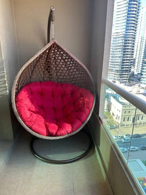 Posezení v ubytování Luxe 1 Bedroom Apartment Near DMCC Metro & JBR Beach
