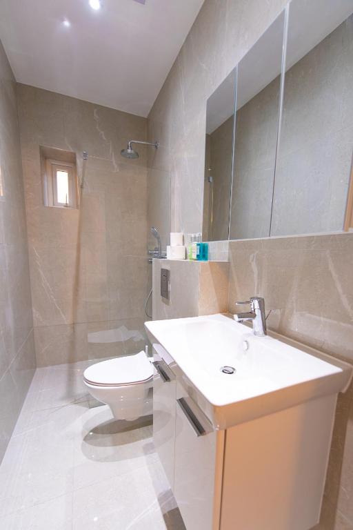 Ealing Residency - Deluxe Apartment