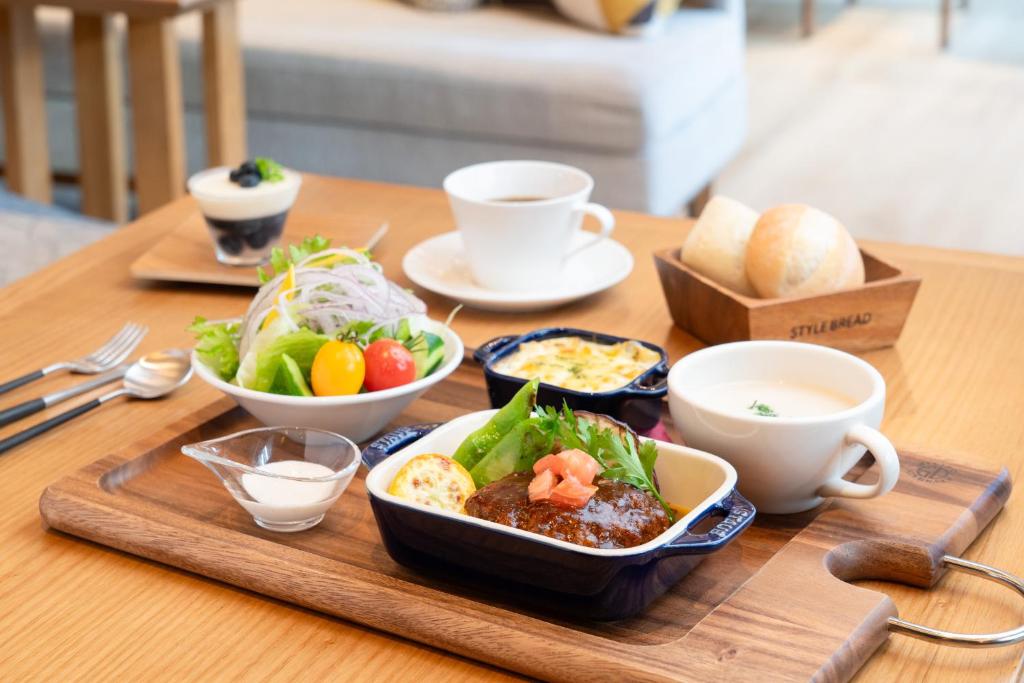 ホテルの敷地内または近くでの食事または食べ物