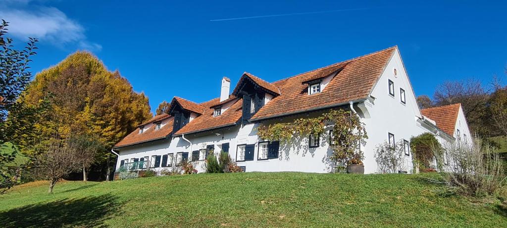 Einzigartiger Vierkanthof, Bad Loipersdorf (updated prices 2025)