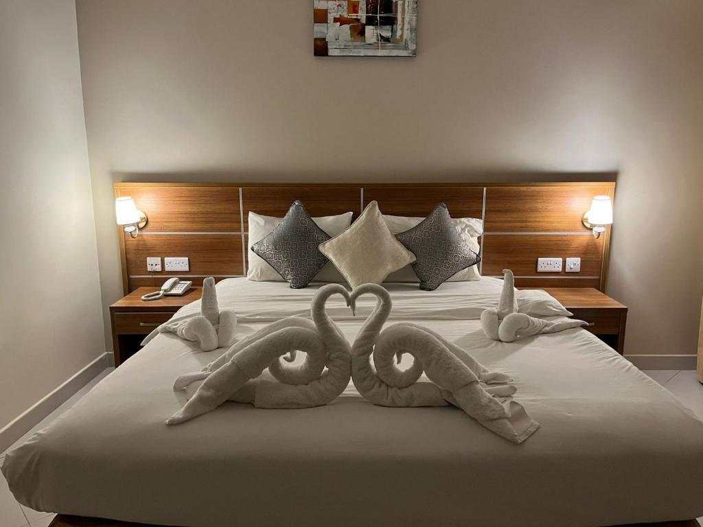 Postel nebo postele na pokoji v ubytování Muscat Hills Hotel