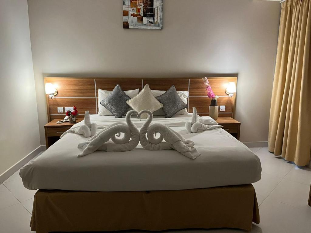 Postel nebo postele na pokoji v ubytování Muscat Hills Hotel