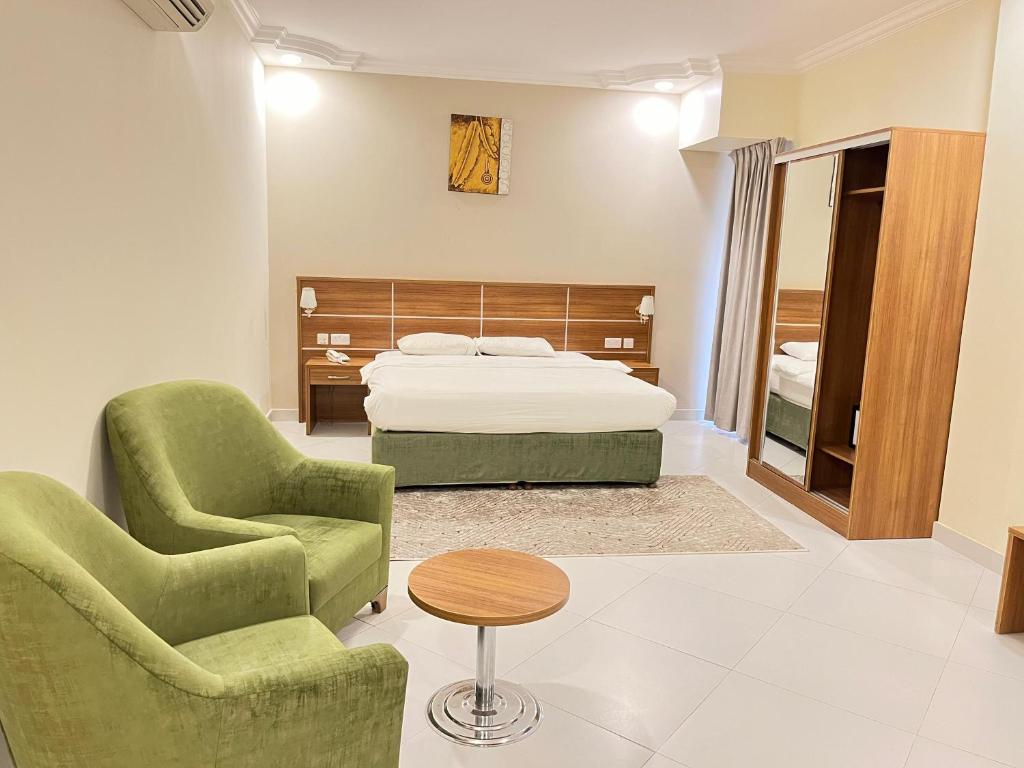 Llit o llits en una habitació de Muscat Hills Hotel