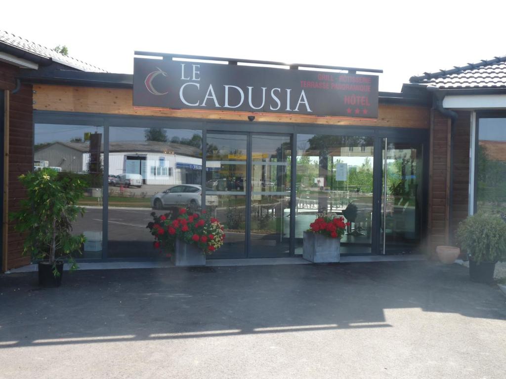 Fotografie z fotogalerie ubytování Logis Le Cadusia v destinaci Chaource