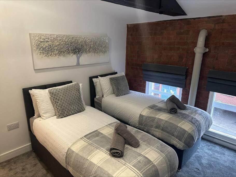 a bedroom with two beds and a window at Cosy City Escape in Hull