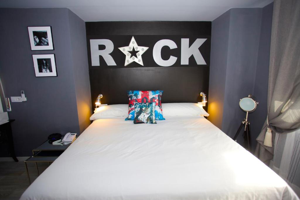Cama o camas de una habitación en Hotel Apartamentos Rock Star