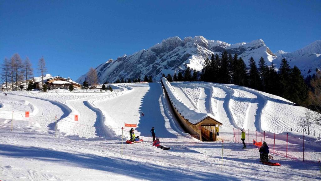 THE ALPINE STUDIO proche du lac Frience, chiens admis, parking privé að vetri til