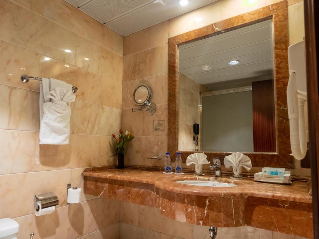 Koupelna v ubytování Emaar Royal Hotel