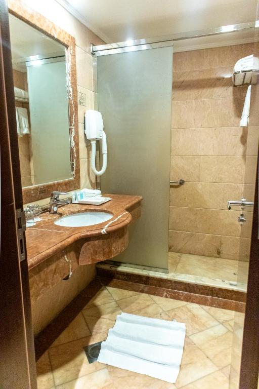 Koupelna v ubytování Emaar Royal Hotel