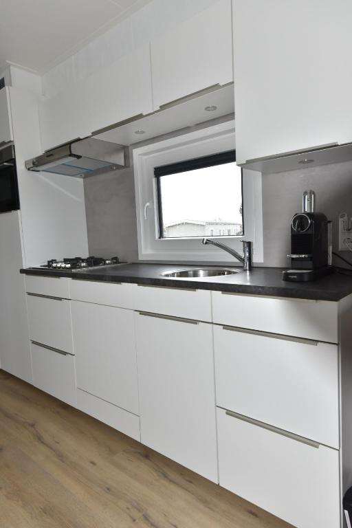Kuchyň nebo kuchyňský kout v ubytování Chalet Helmgras J4