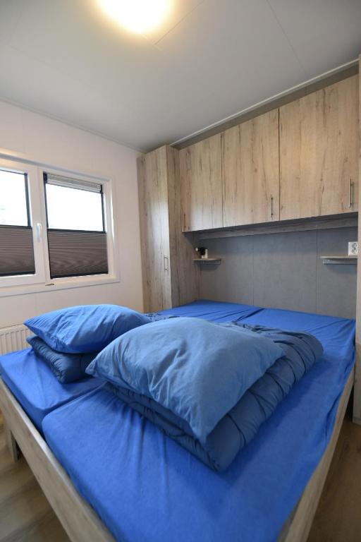 Postel nebo postele na pokoji v ubytování Chalet Helmgras J4