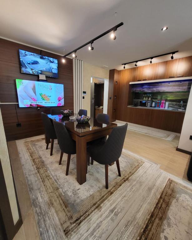 TV a/nebo společenská místnost v ubytování Ice Dream Apartmani