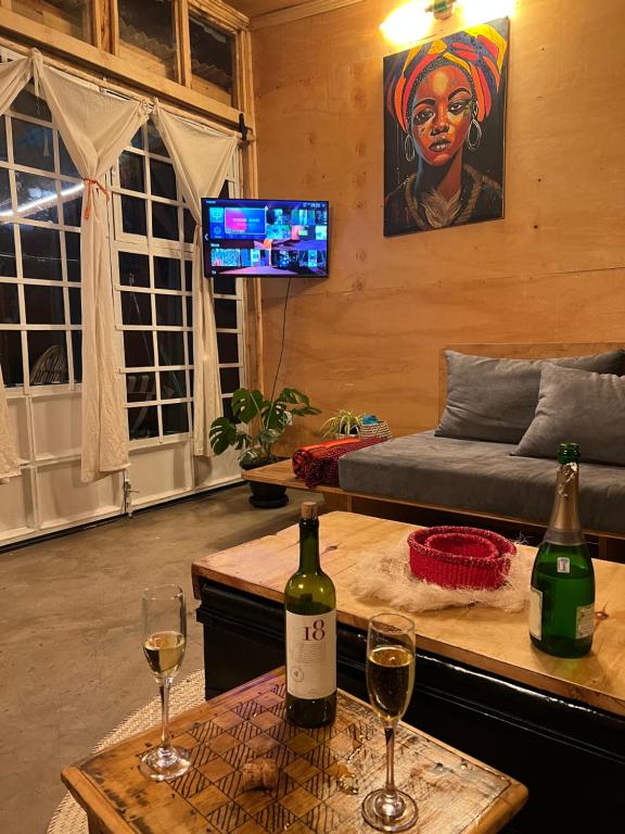 TV a/nebo společenská místnost v ubytování The Cascades Cabin Nakuru