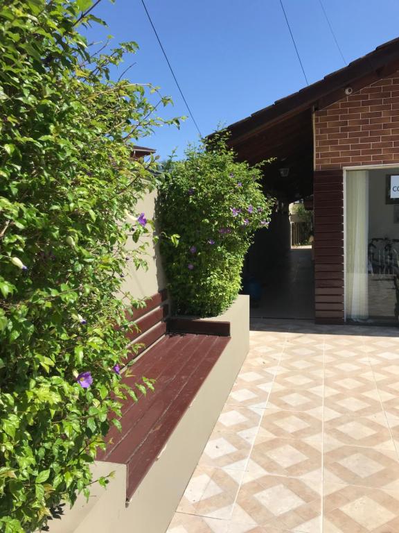 a set of stairs with bushes and flowers next to a building at Pousada Movimentai in Boracéia