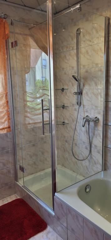 Koupelna v ubytování Attraktive 3 Zimmer Wohnung in ruhiger Lage