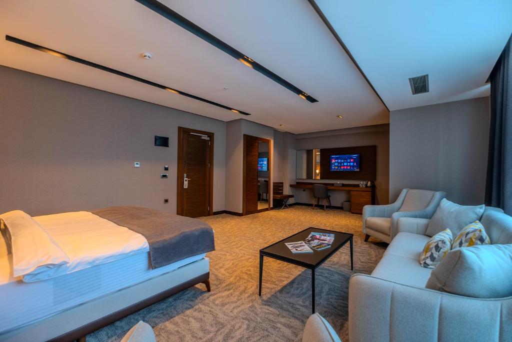 TV a/nebo společenská místnost v ubytování B'İSTANBUL HOTEL