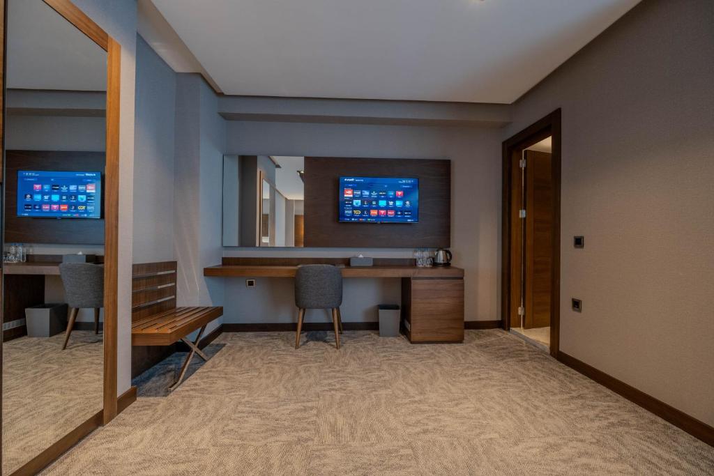 TV a/nebo společenská místnost v ubytování B'İSTANBUL HOTEL