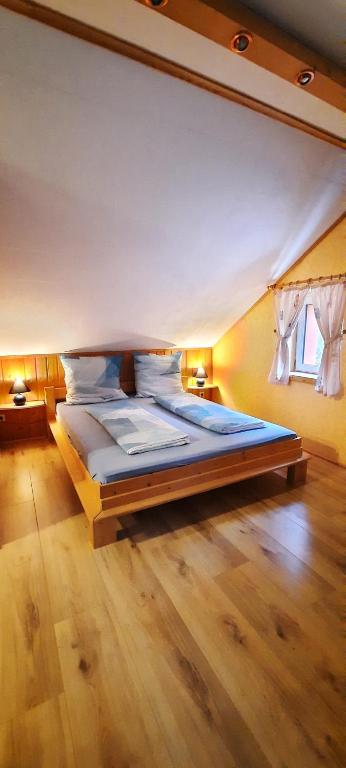 a bedroom with a large bed in a room at Gemütliches Apartment am Gottesberg in Muldenhammer