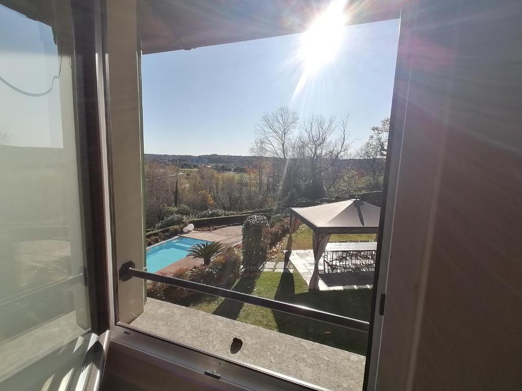 Bazén v ubytování Casale Raffaello B&B Como nebo v jeho okolí