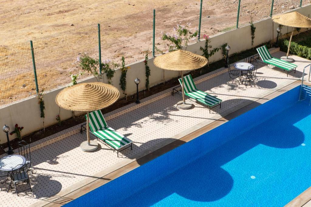Bazén v ubytování Maison D'hôtes IMINIGRAN & Spa nebo v jeho okolí