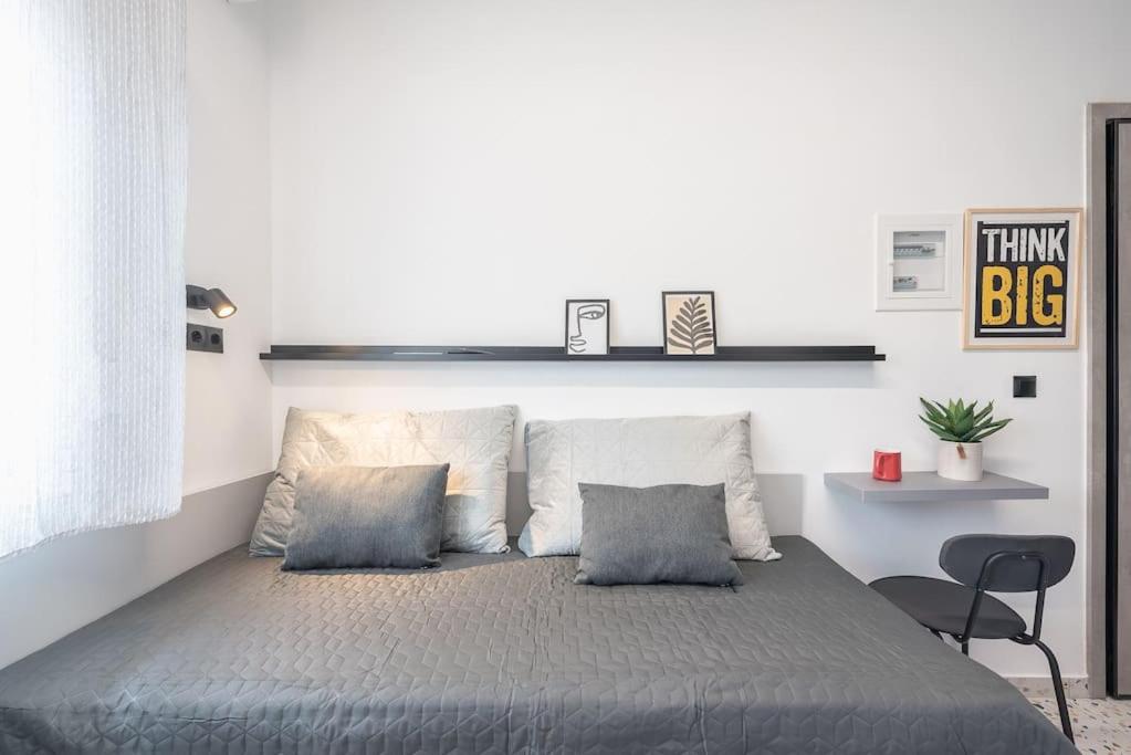 Tiny Apartment(12sqm) in Ilion close to Petroupoli
