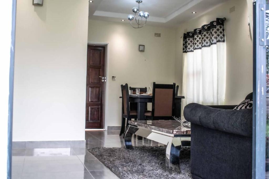 Lynm Residence - Three-Bedroom House