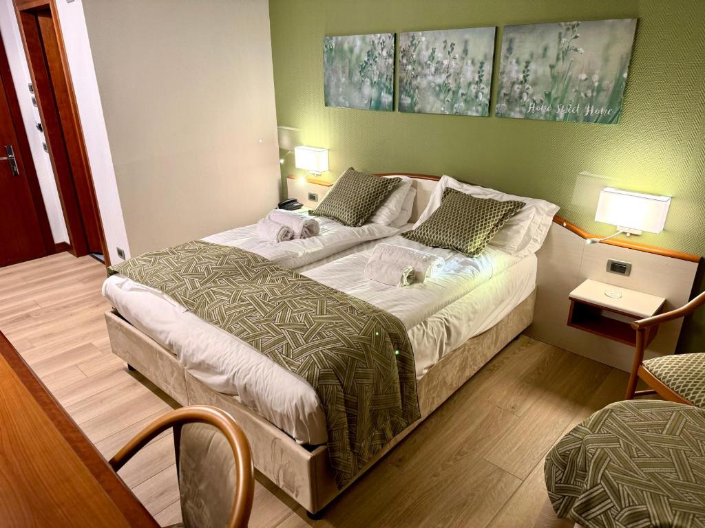 Łóżko lub łóżka w pokoju w obiekcie Hotel all'Orso