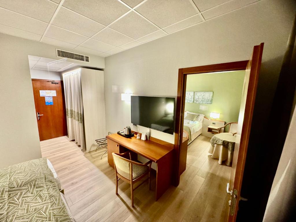 Telewizja i/lub zestaw kina domowego w obiekcie Hotel all'Orso