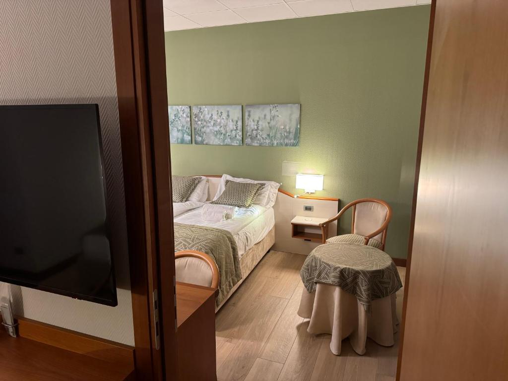 Łóżko lub łóżka w pokoju w obiekcie Hotel all'Orso