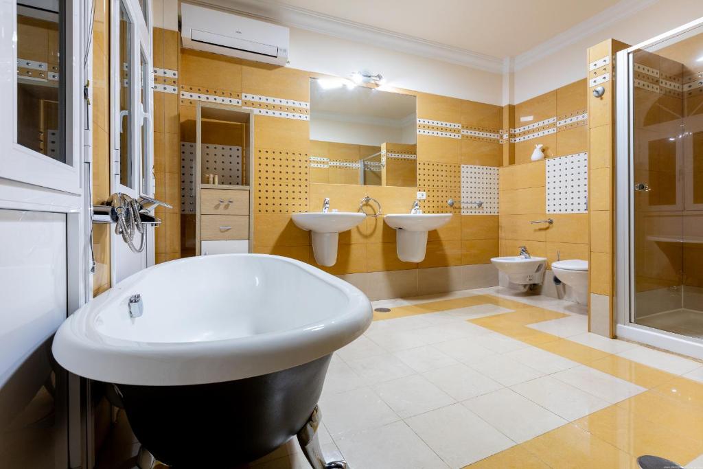 Koupelna v ubytování VILLA OCEAN PALM, HEATED Pool!