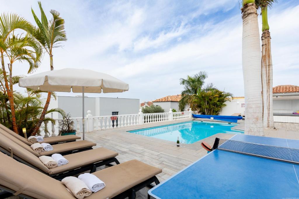 Bazén v ubytování VILLA OCEAN PALM, HEATED Pool! nebo v jeho okolí