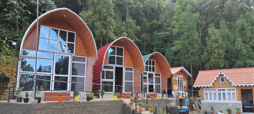 a building with three domes on top of it at New bloom homestay in Mangpu