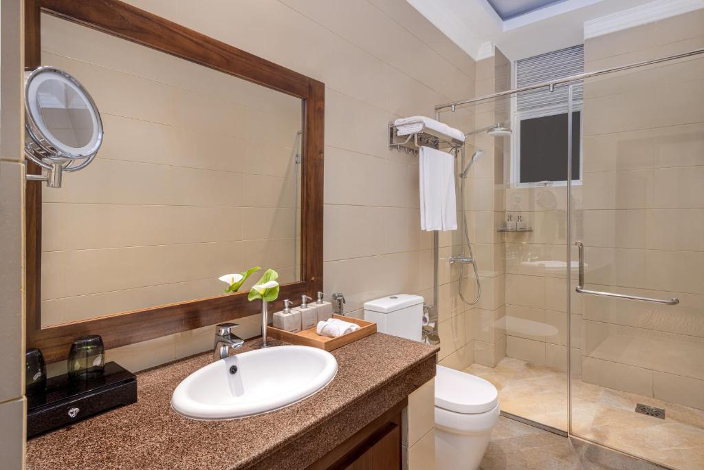 The Golden Ridge Hotel - 11