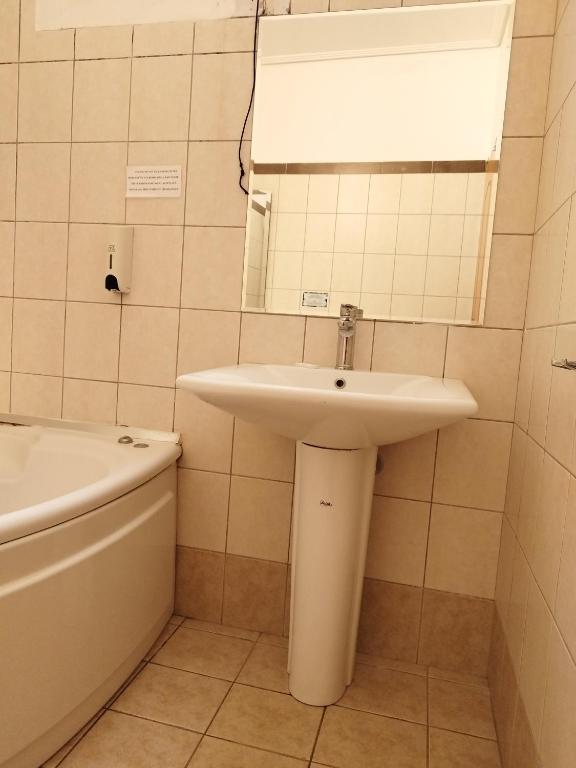 Koupelna v ubytování Piraeus Acropole Hotel